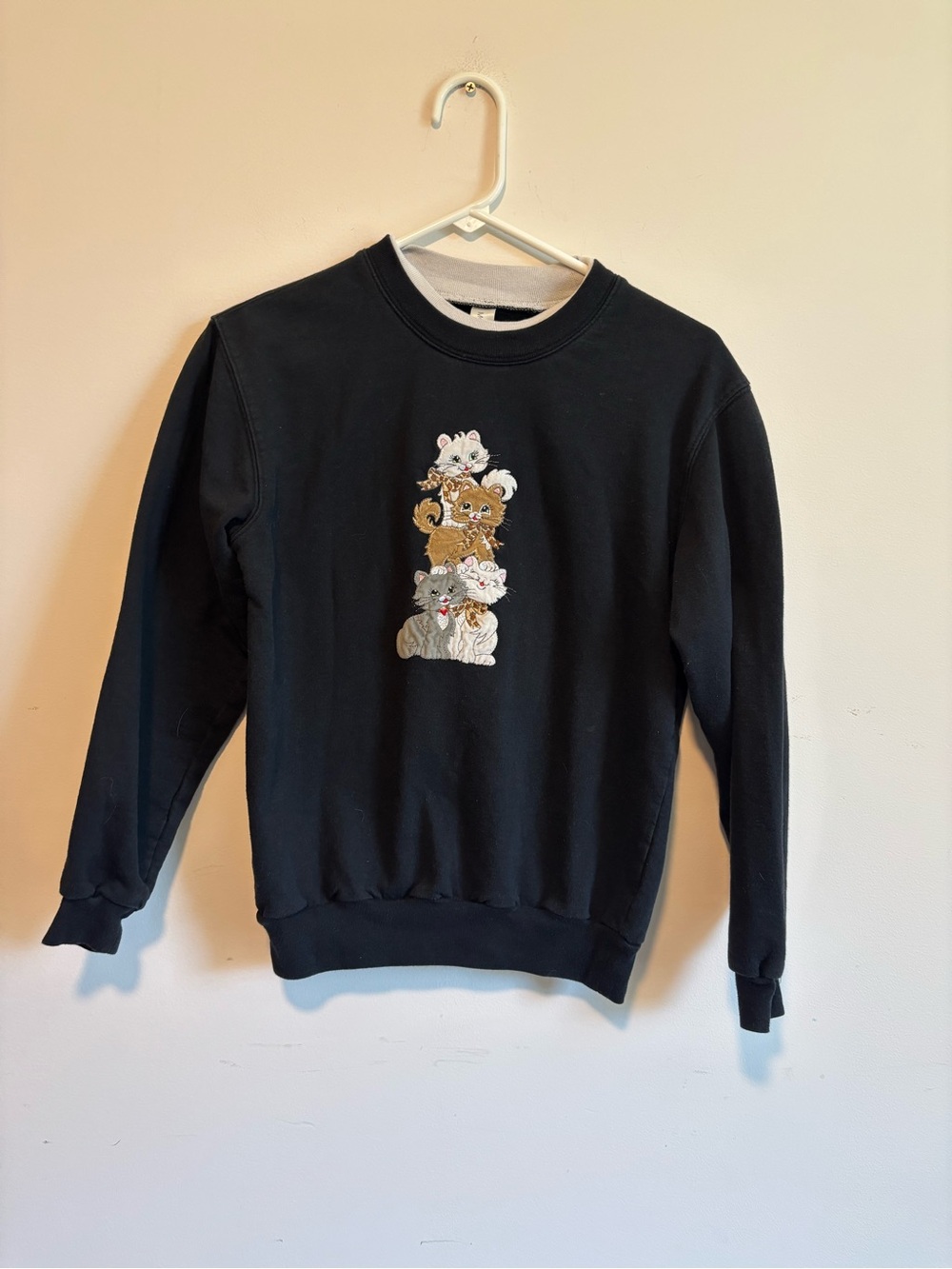 Vintage Black Crewneck Sweatshirt with Stacked Cat Embroidery
